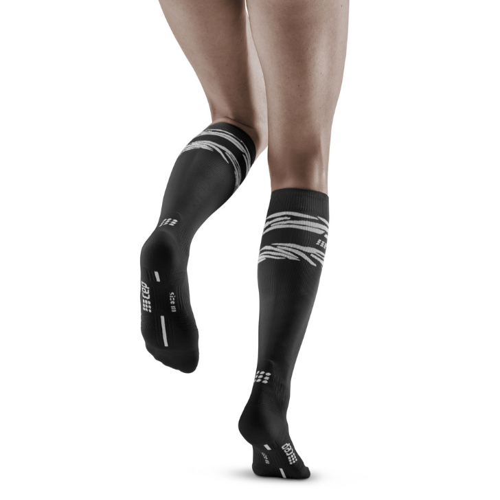 How to put on CEP compression socks 
